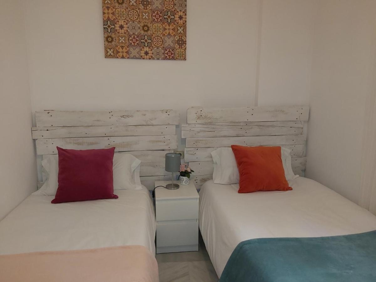 Apartamento San Luis. Plaza De Parking Gratis!!! Sevilla Dış mekan fotoğraf